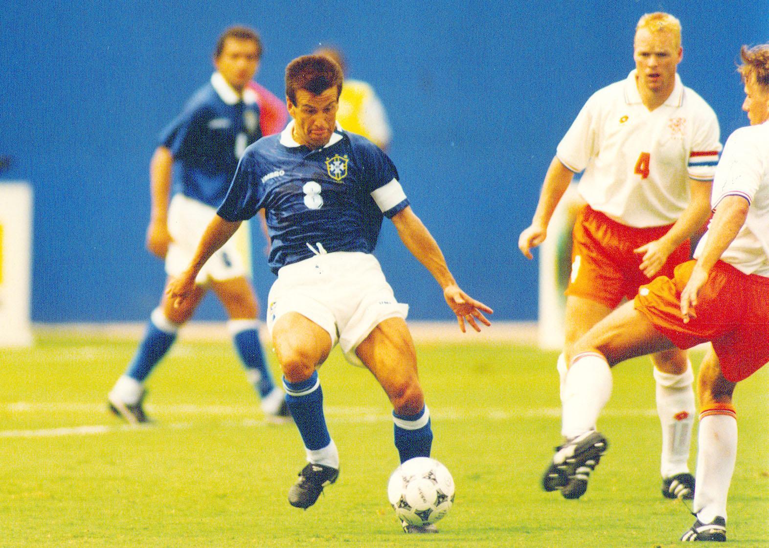 Ícones do Futebol Entram para o Salão da Fama em Noite Memorável no México – imagem do artigo
