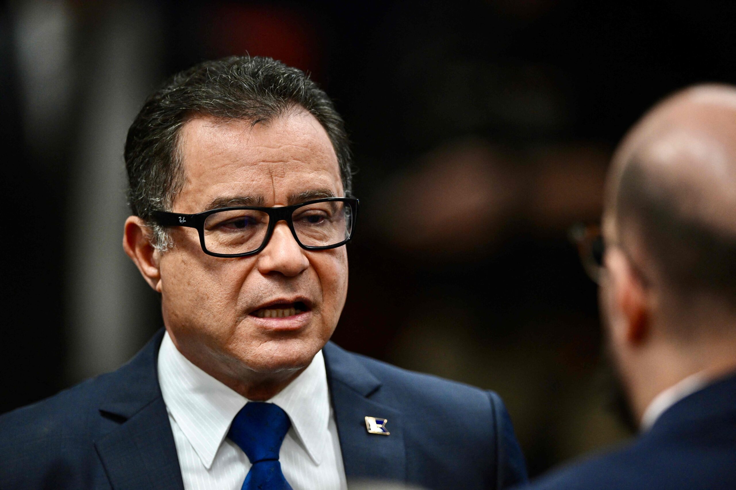 Almirante Garnier e a Batalha Judicial: Desafios e Estratégias