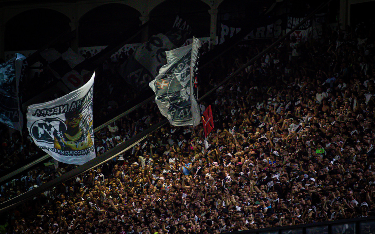 Torcida do Vasco esgota ingressos para jogo decisivo contra o Internacional – imagem do artigo