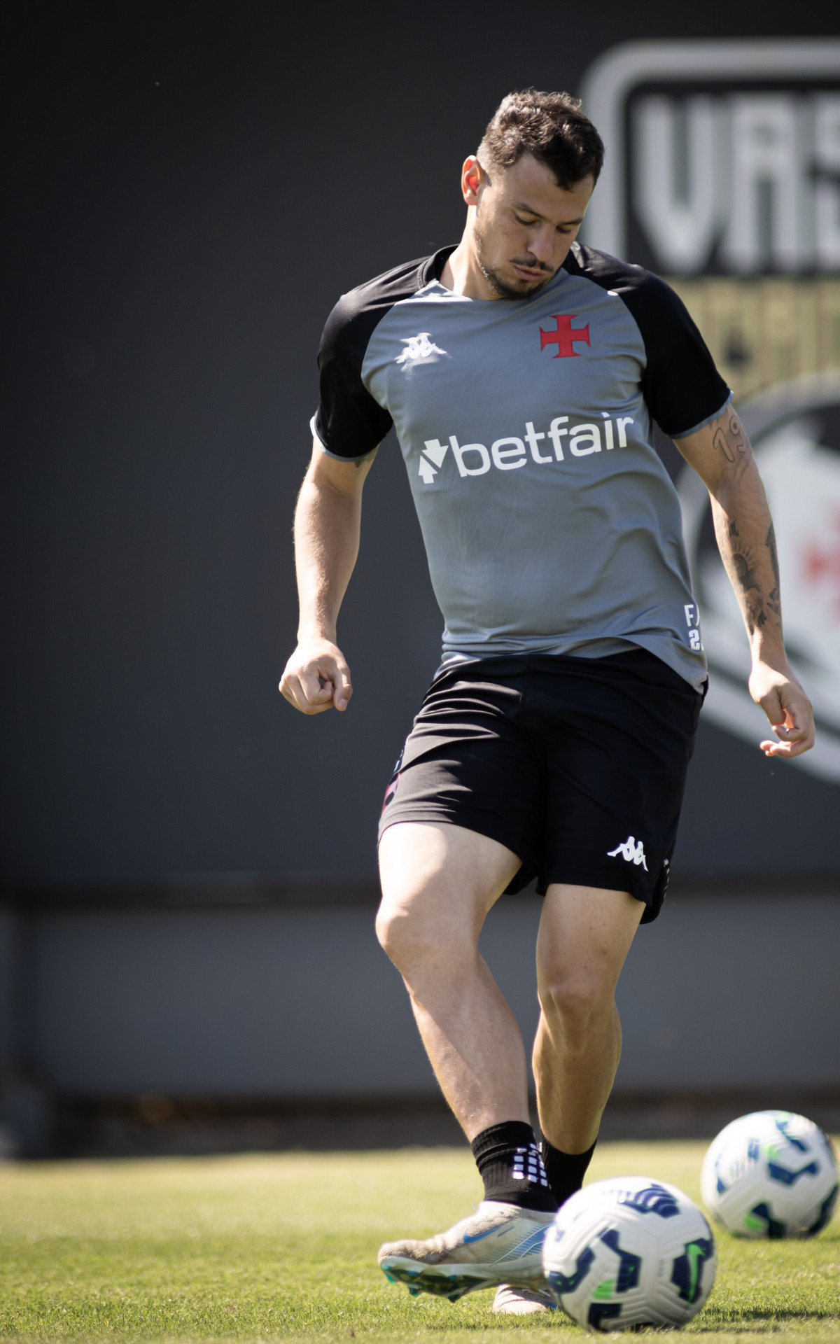 Hugo Moura Pode Ser a Surpresa na Zaga do Vasco Contra o Grêmio – imagem do artigo