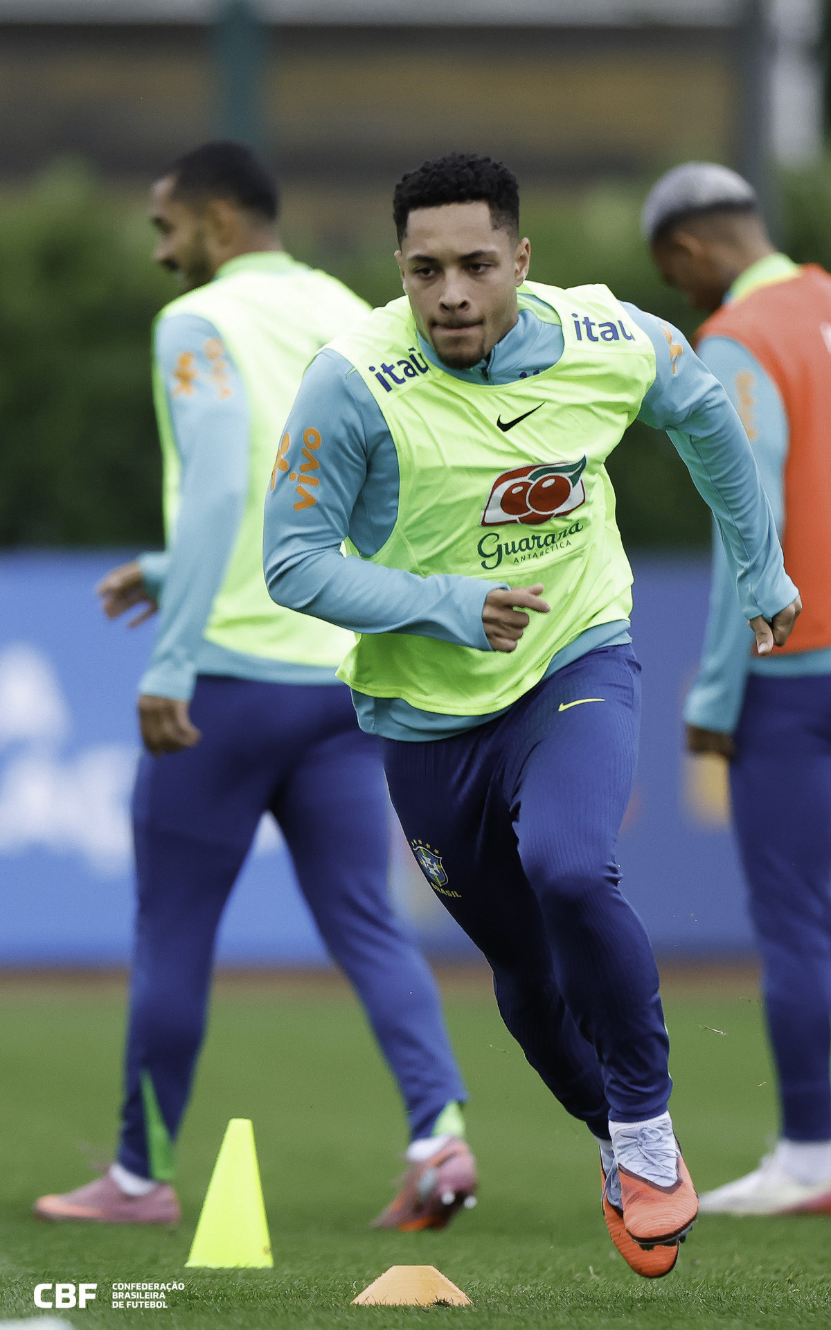 Vitor Roque e o Impacto de Seu Retorno ao Futebol Brasileiro