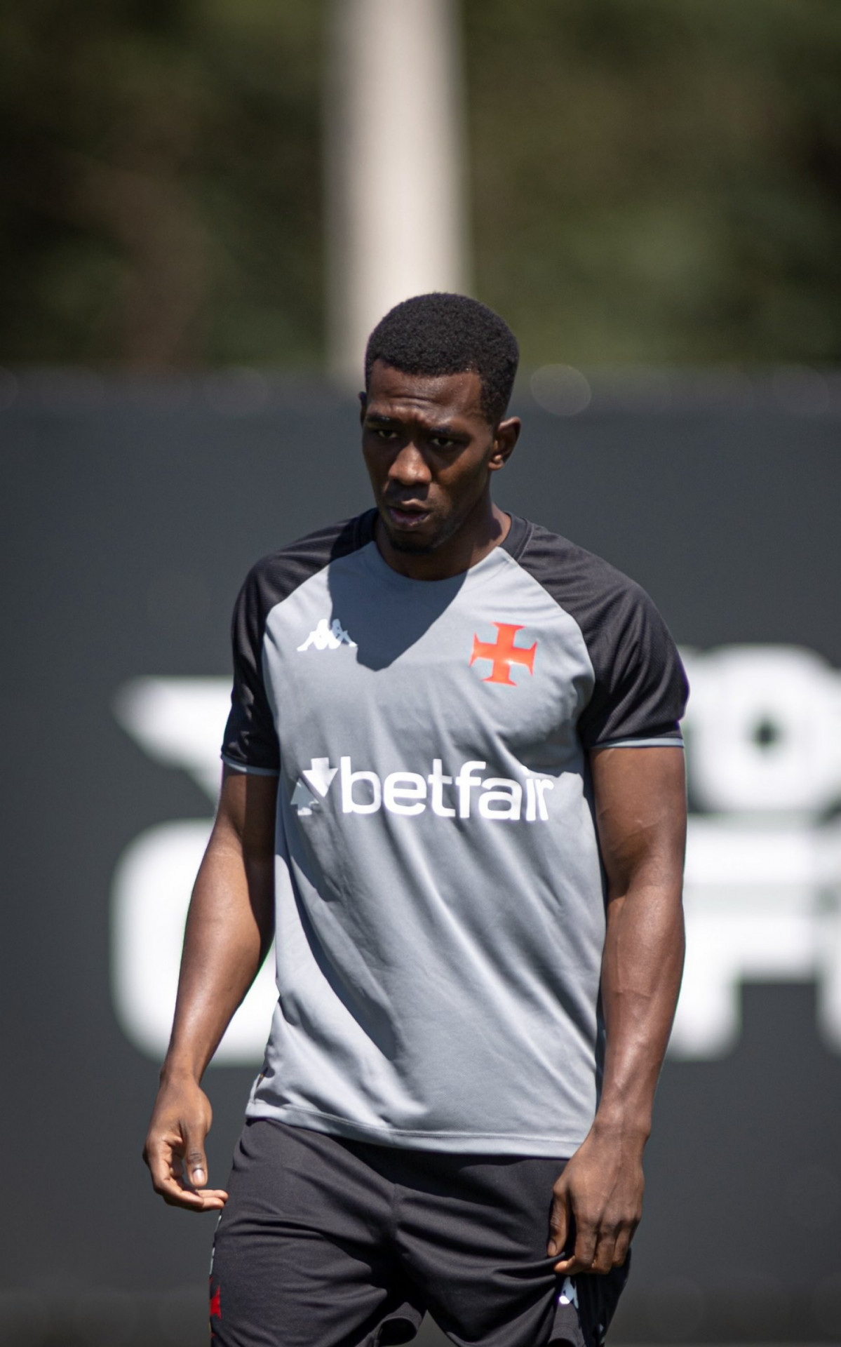 Carlos Cuesta estreia como titular do Vasco contra o Flamengo – imagem do artigo