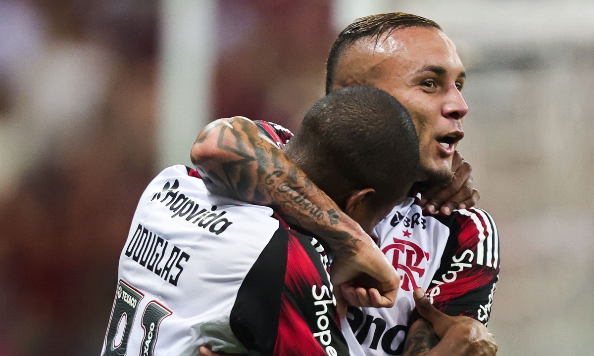 Flamengo Vence Sport e Assume Liderança Temporária no Brasileirão