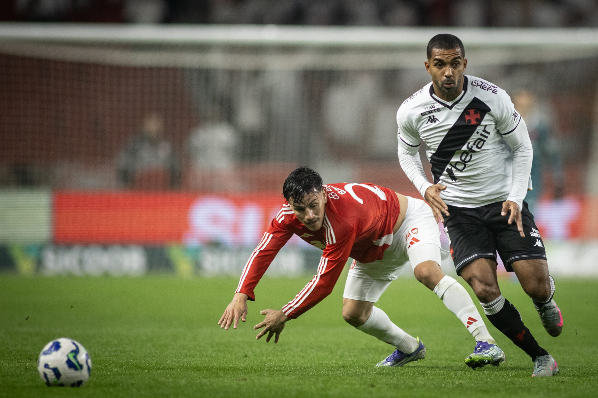 Vasco e Internacional se Enfrentam em Duelo Decisivo no Brasileirão – imagem do artigo