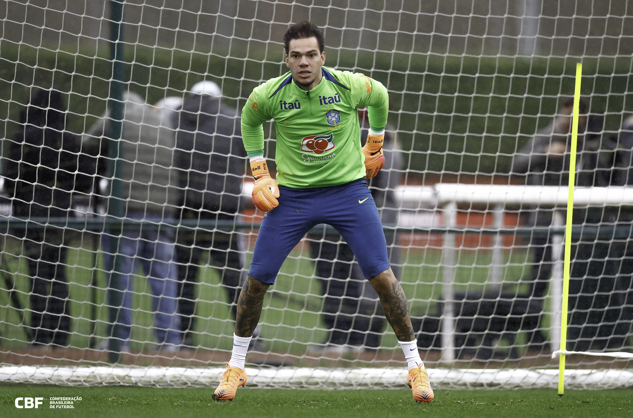 Goleiro Ederson elogia influência de técnicos estrangeiros na Seleção