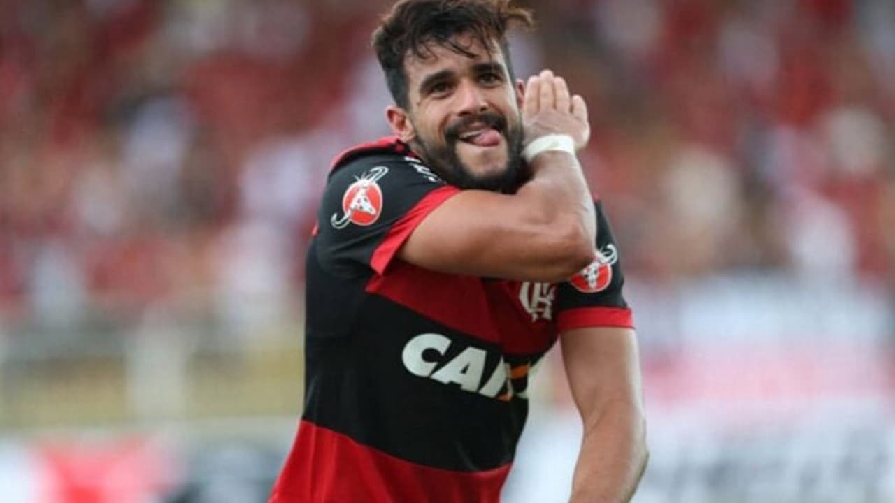 Henrique Dourado: O ‘Ceifador’ que Conquistou o Futebol Brasileiro – imagem do artigo
