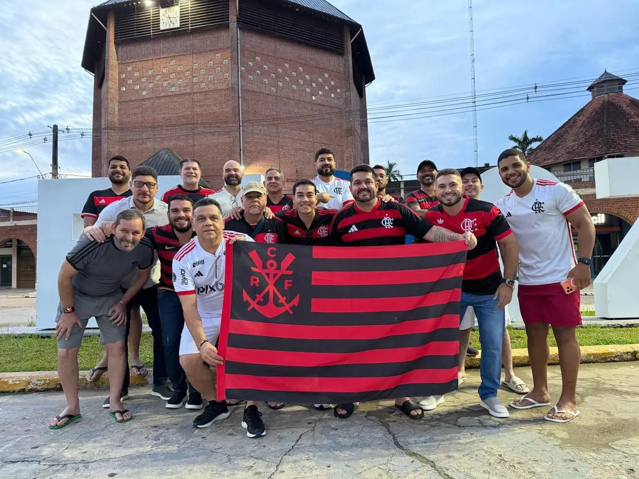 Torcedores do Flamengo Partem em Aventura Rumo à Final da Libertadores – imagem do artigo