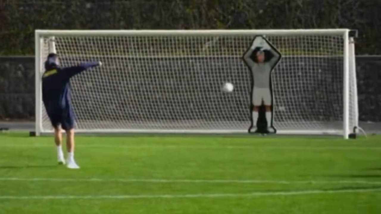 Cristiano Ronaldo Desafia Robô Goleiro em Disputa de Pênaltis – imagem do artigo