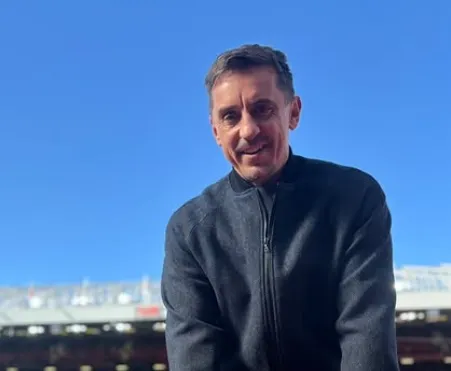 Gary Neville critica Wirtz após derrota do Liverpool
