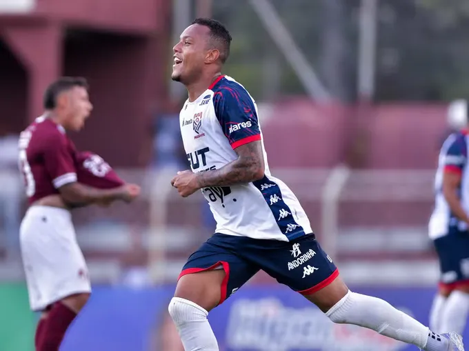 Douglas Santos é o novo reforço do Retrô para 2026 – imagem do artigo