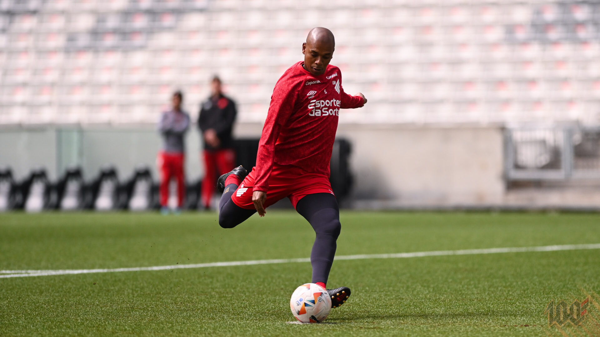 Fernandinho pendura as chuteiras aos 40 anos e encerra carreira vitoriosa – imagem do artigo
