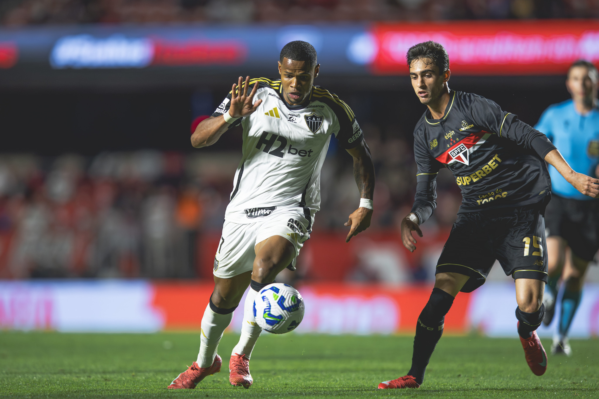 Júnior Santos rebate acusação de torcedor sobre risada em pênalti perdido