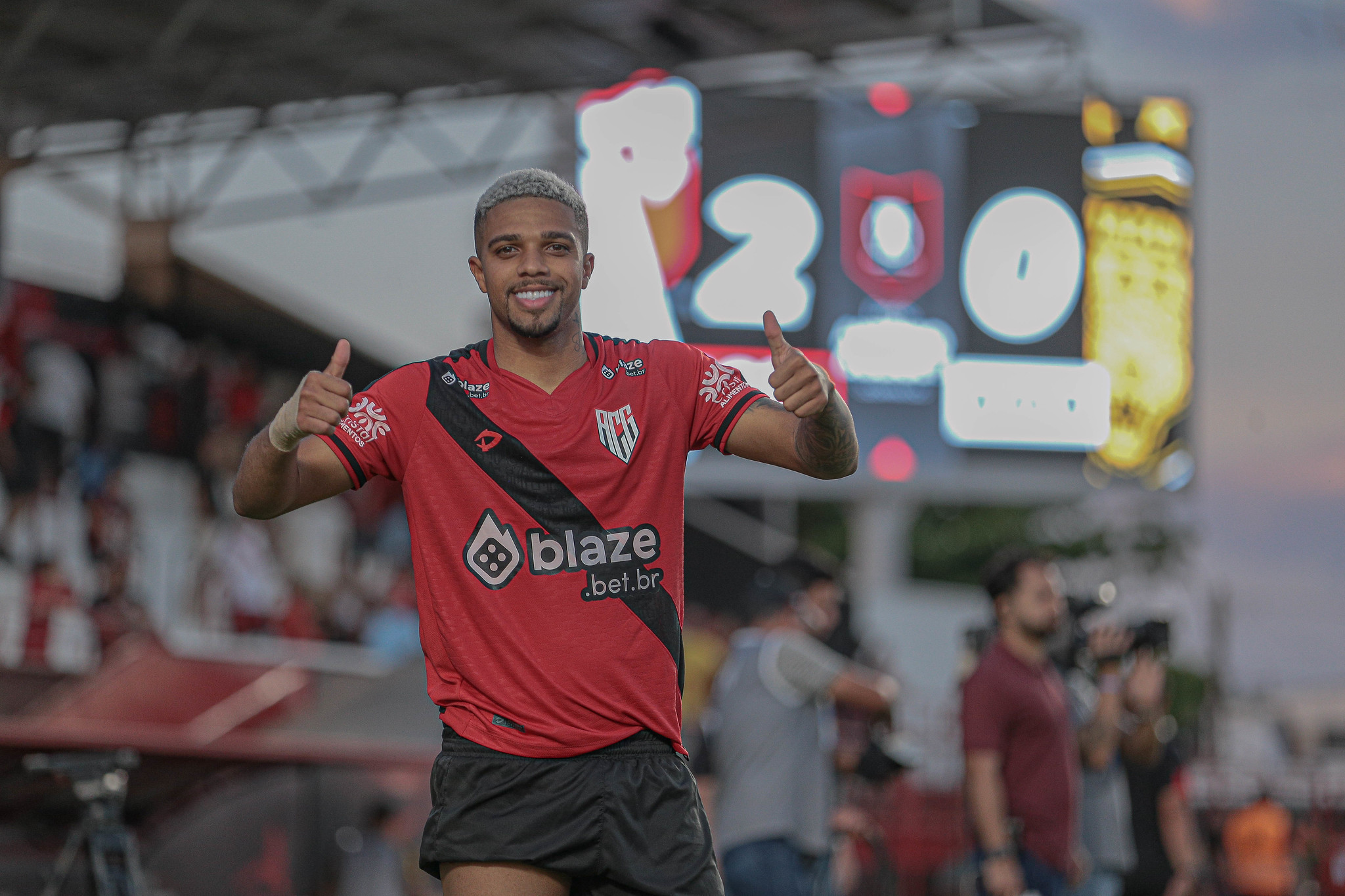 Futuro de Robert Santos: Atlético-GO não exercerá compra; Chapecoense de olho