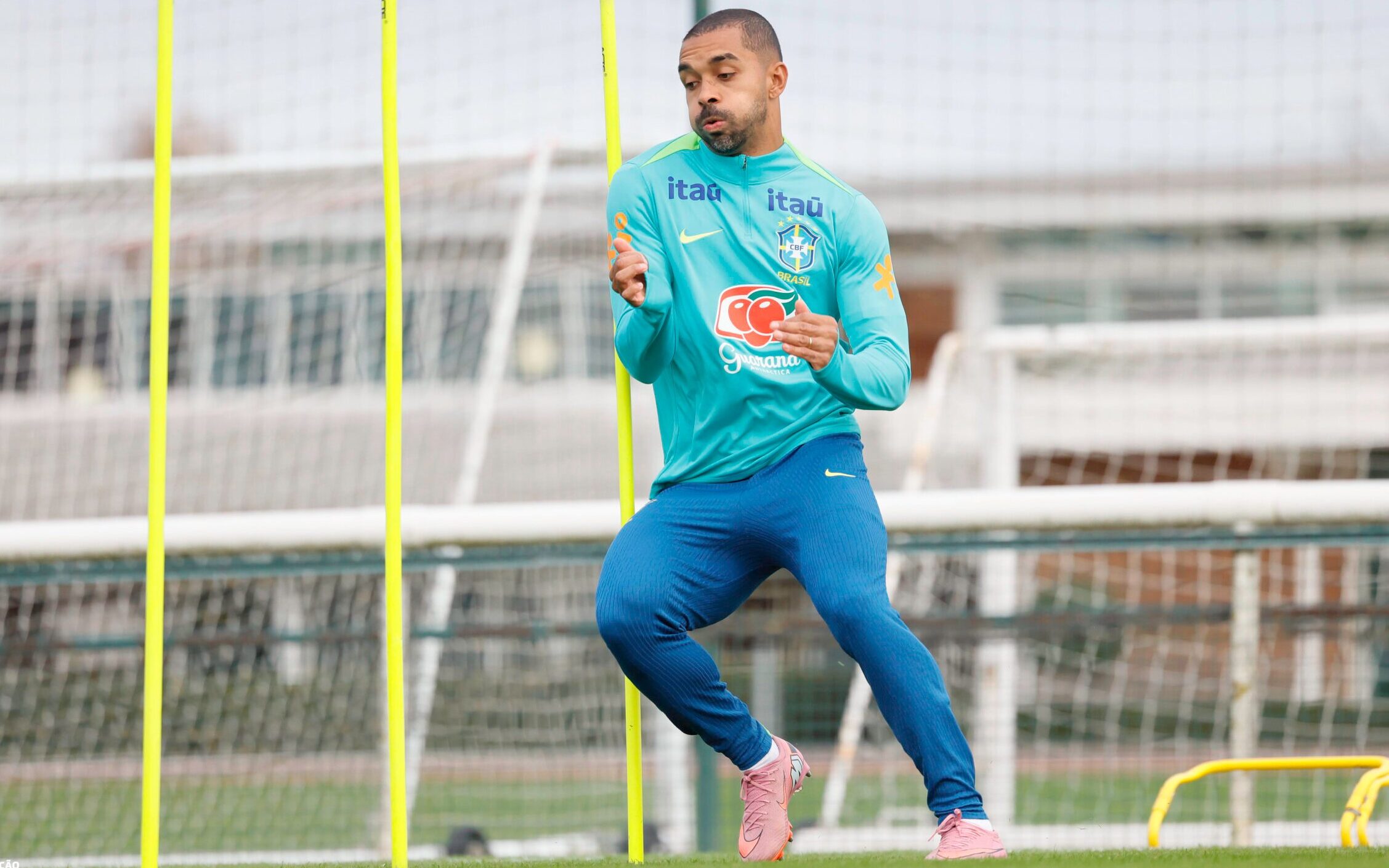 Vasco tem destaque na Data Fifa com Carlos Cuesta em campo