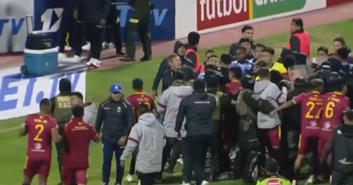 Confusão em Jogo na Bolívia Termina com 17 Expulsões – imagem do artigo