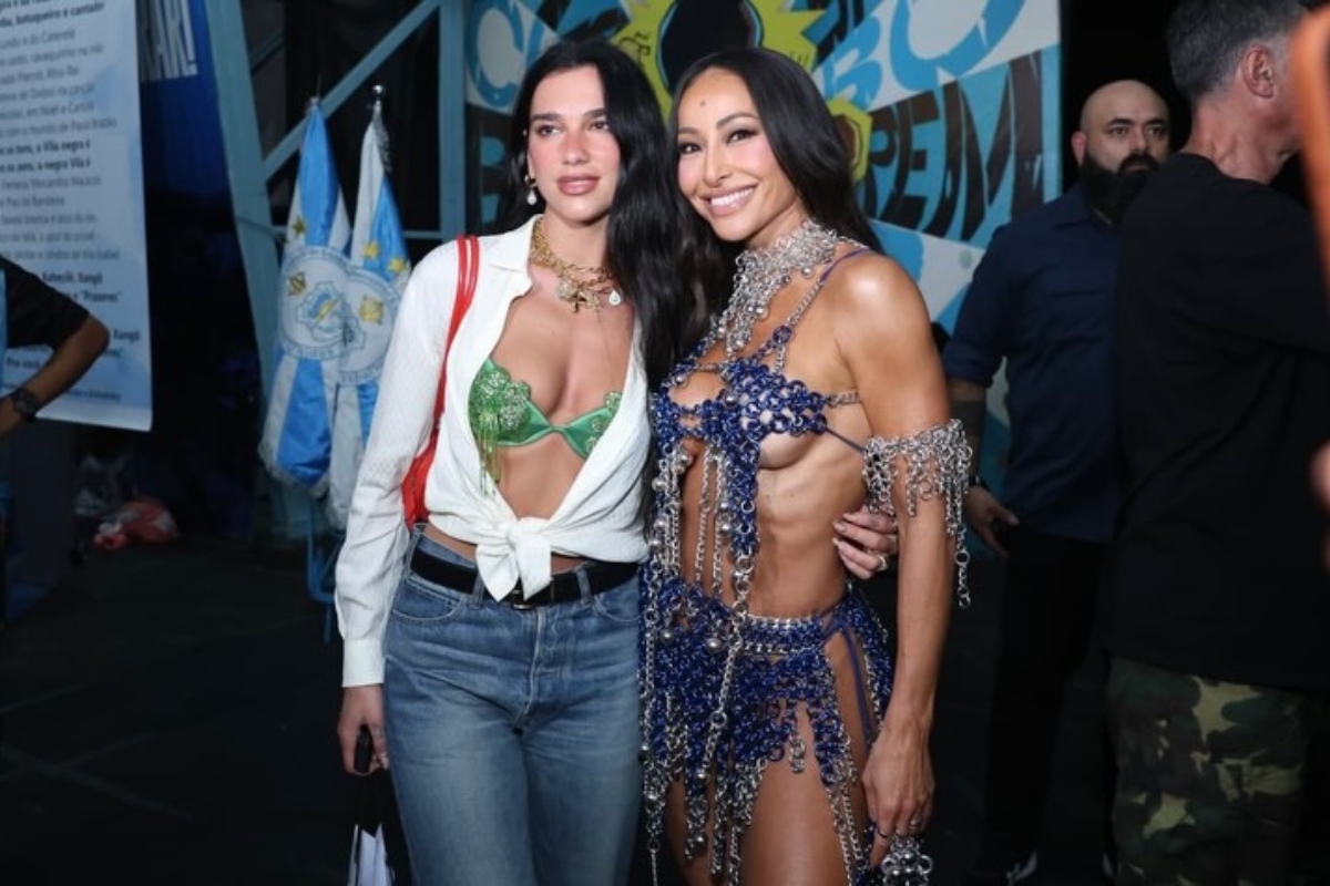 Dua Lipa agita o Rio em visita à Vila Isabel e ao Maracanã