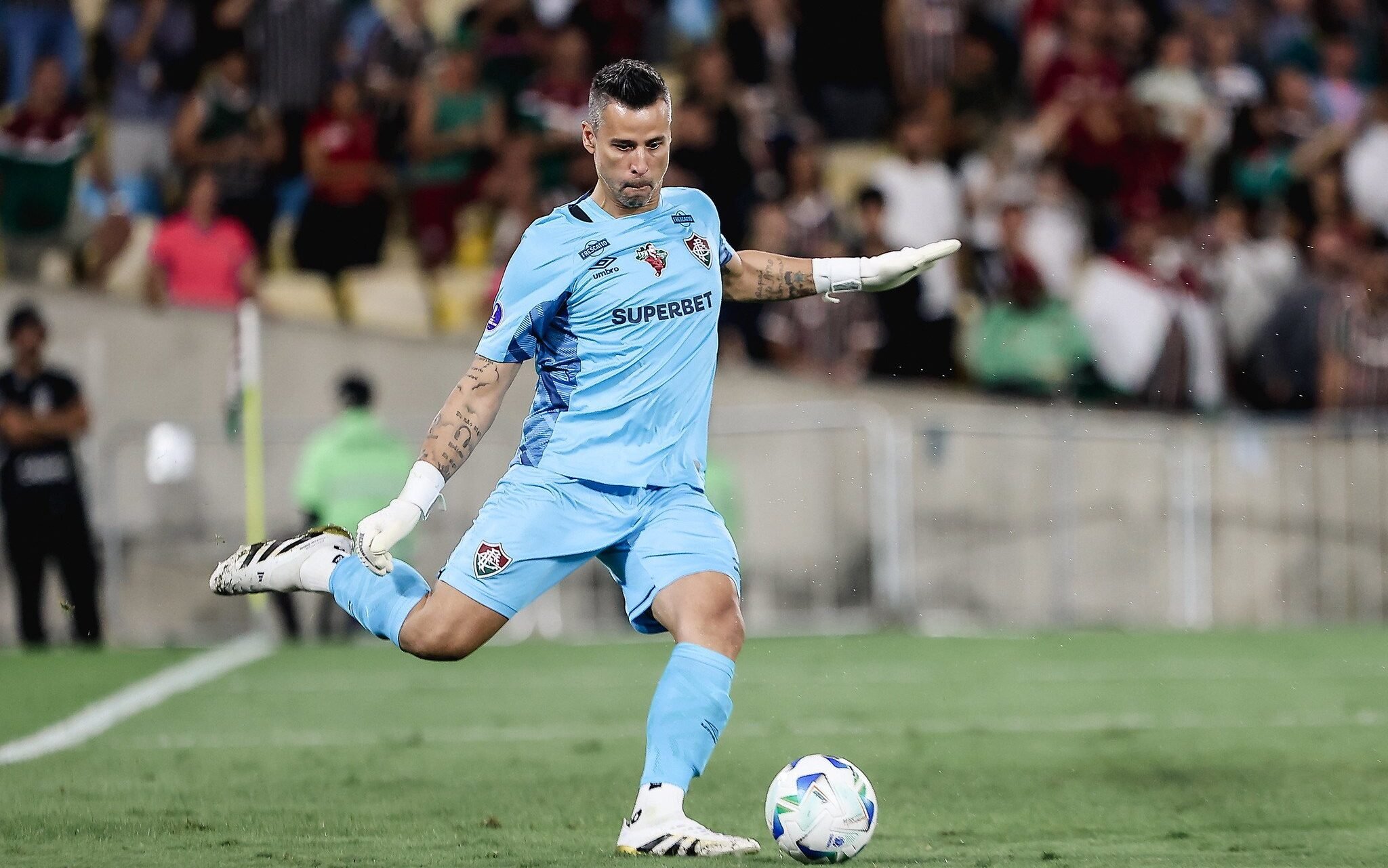 Fábio Brilha no Fluminense em Temporada de Reconhecimento Internacional