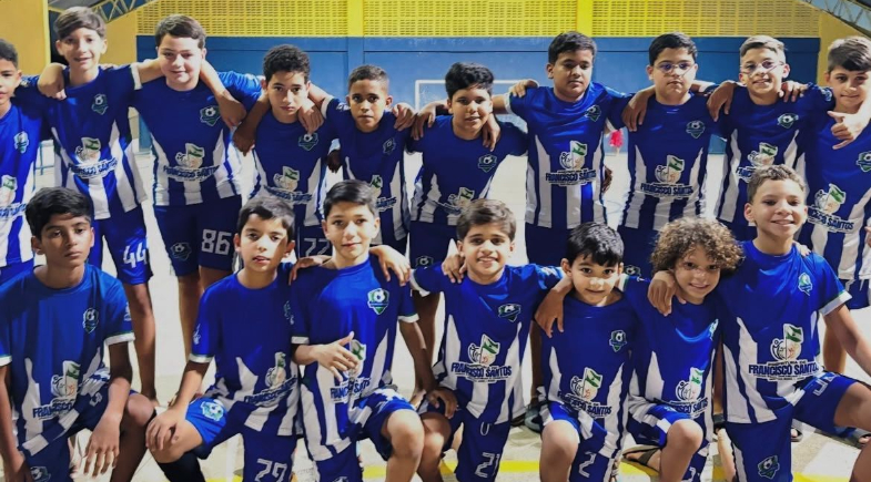 Prefeitura de Francisco Santos entrega novos uniformes para escolinha de futebol – imagem do artigo