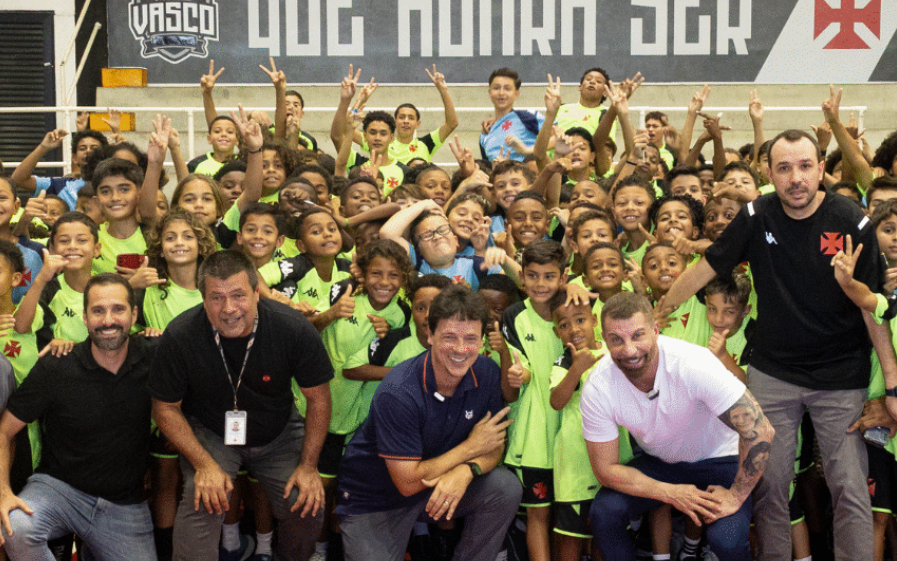 Fernando Diniz destaca integração entre futebol e educação no Vasco