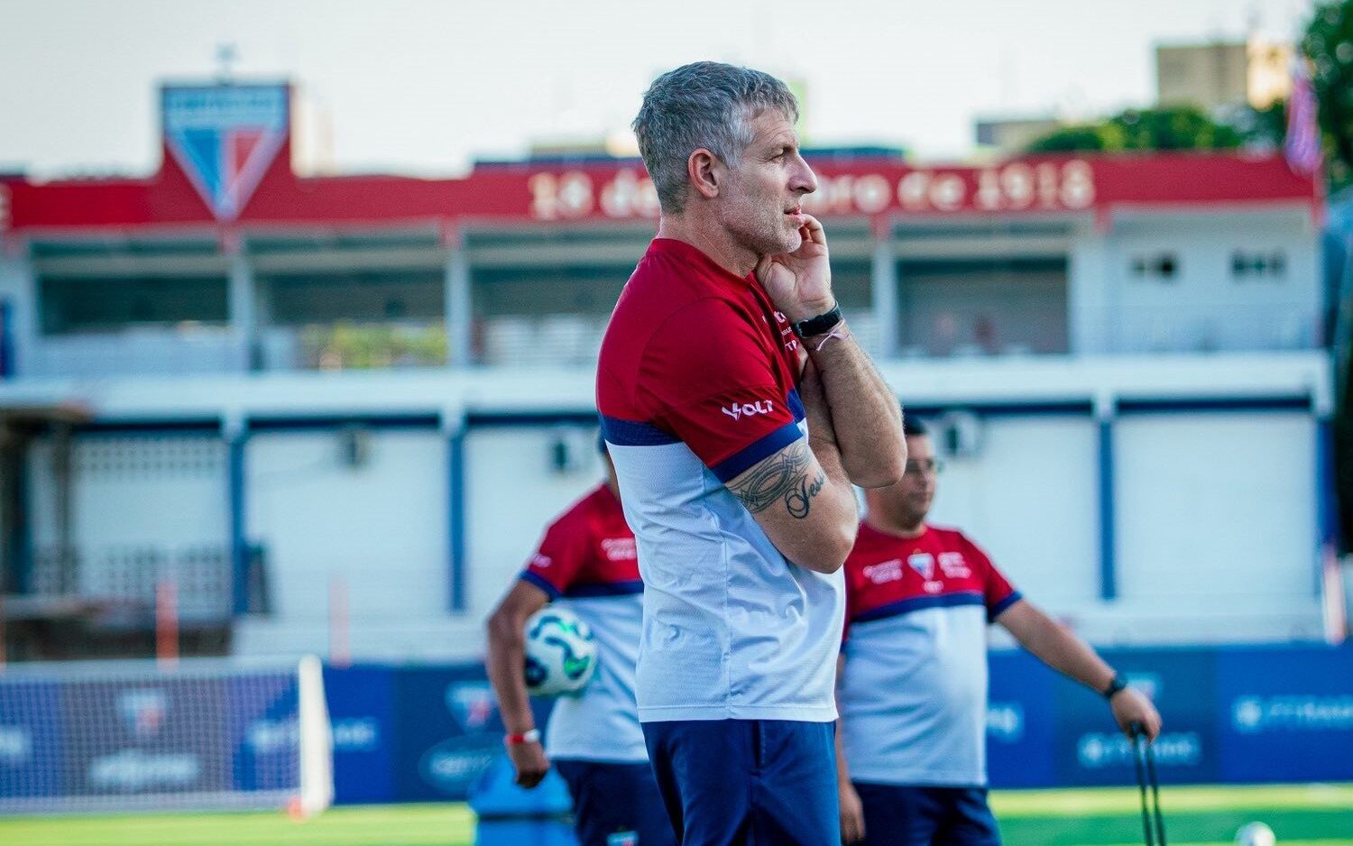 Fortaleza encara Grêmio com reforço no meio-campo para a Série A 2025 – imagem do artigo