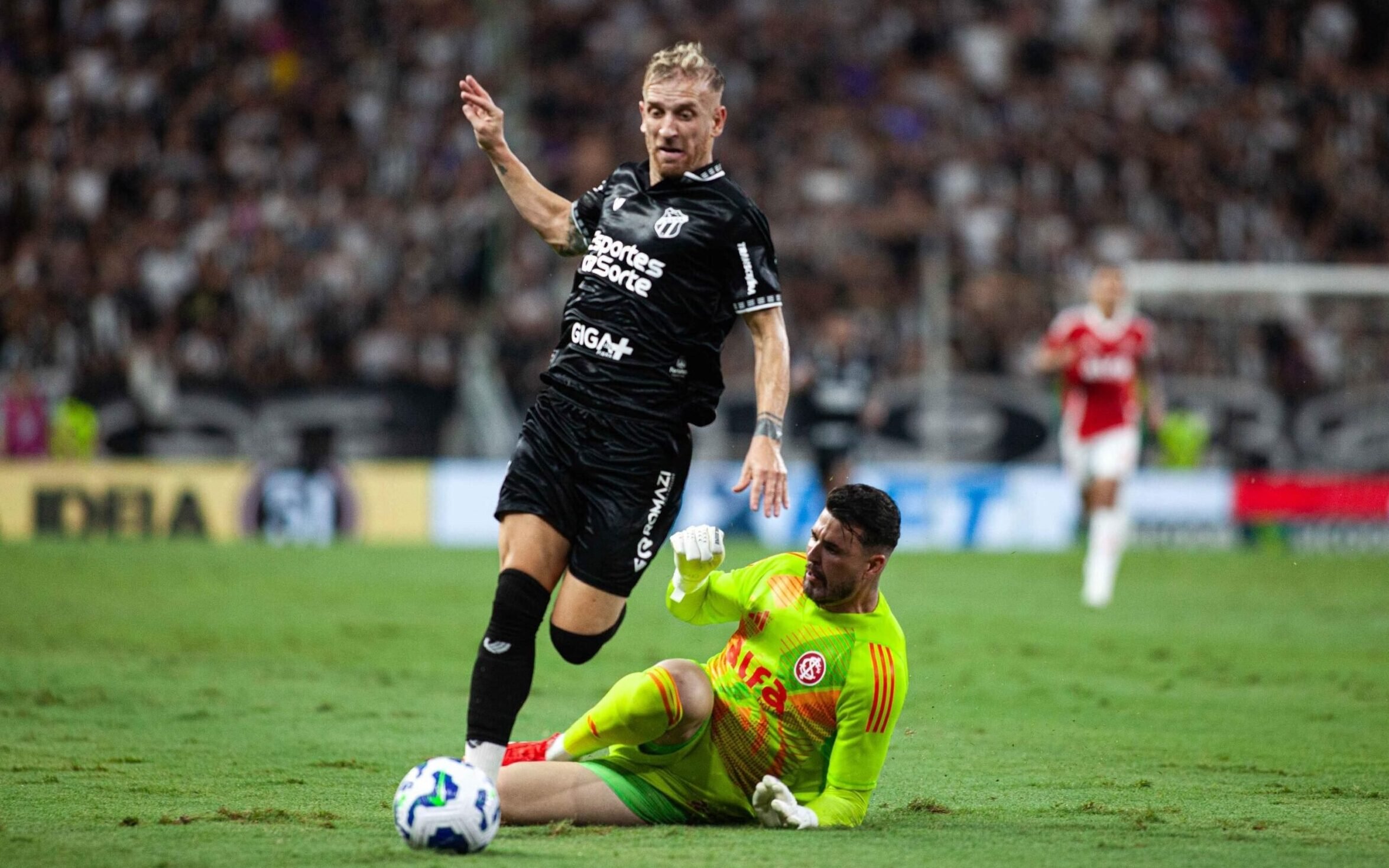 Internacional Enfrenta Desafios com Lesão do Goleiro Ivan Quaresma