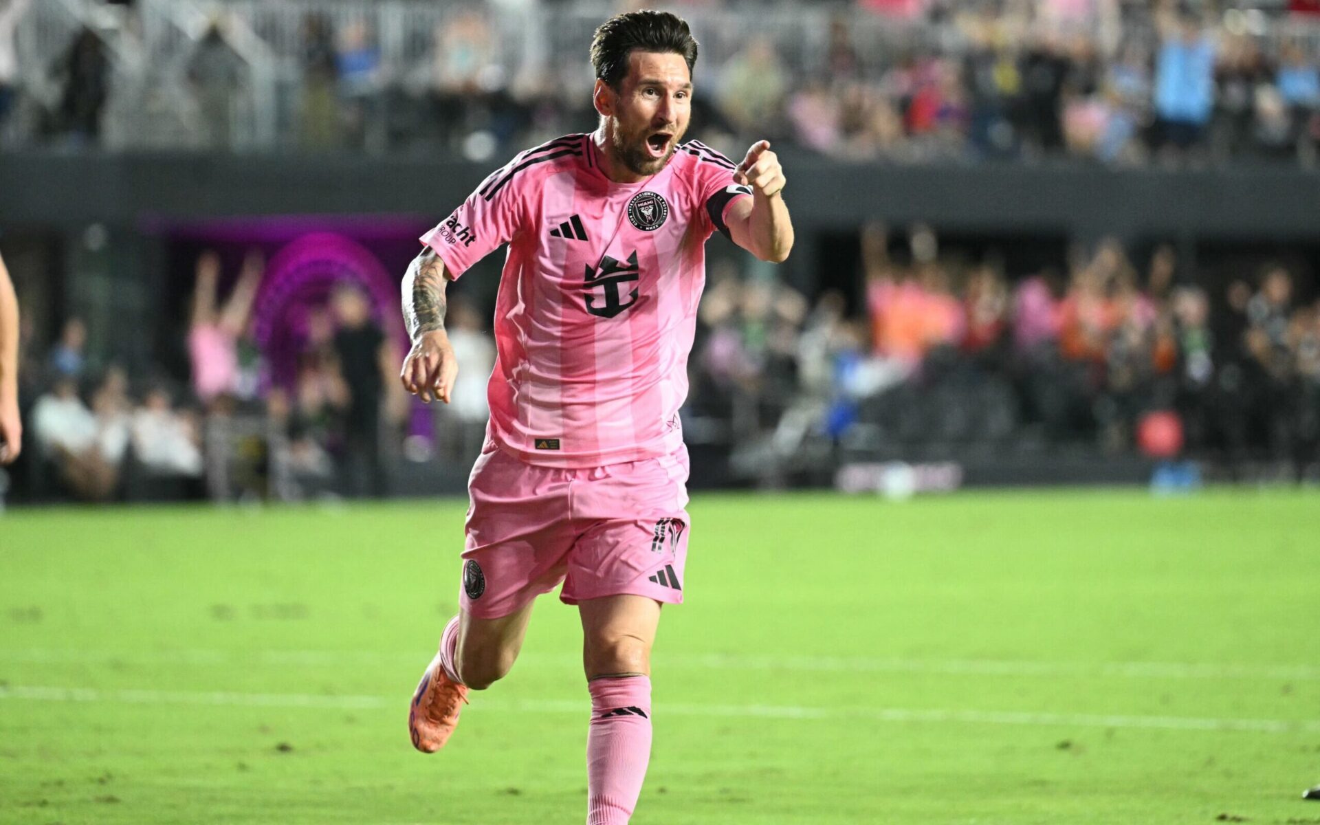 Messi Brilha em Goleada do Inter Miami e Se Aproxima de Marca Histórica – imagem do artigo