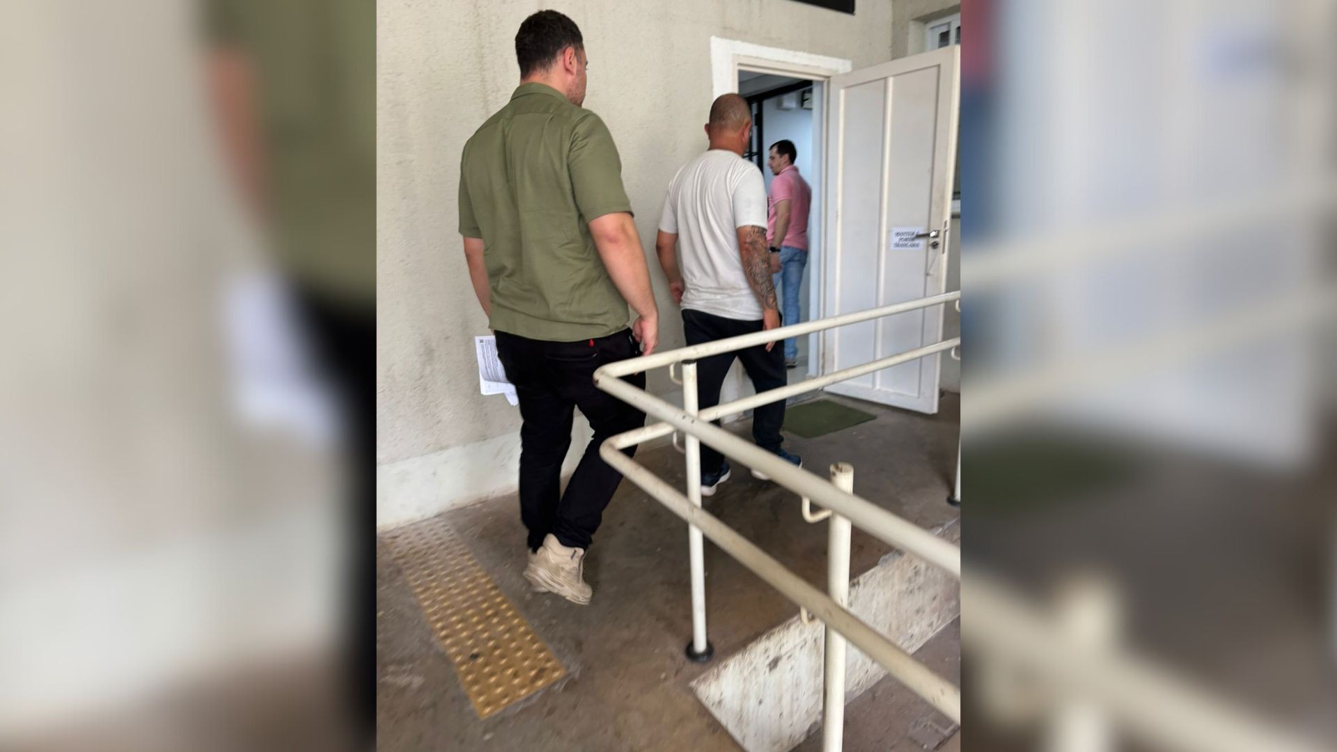 Professor de Futebol É Acusado de Abuso e Tem Prisão Decretada – imagem do artigo