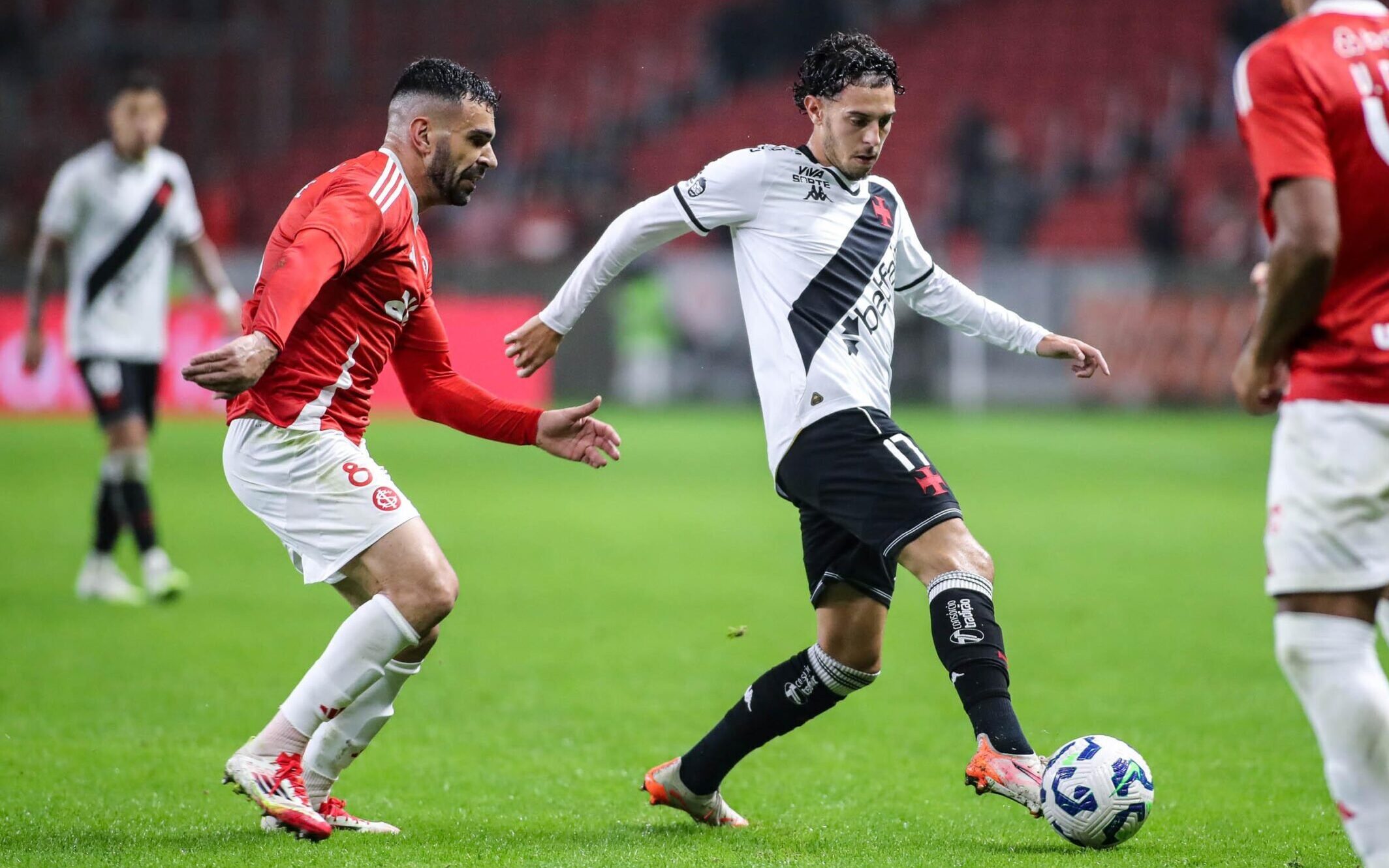 Vasco e Internacional: Confronto Decisivo na Luta Contra o Rebaixamento