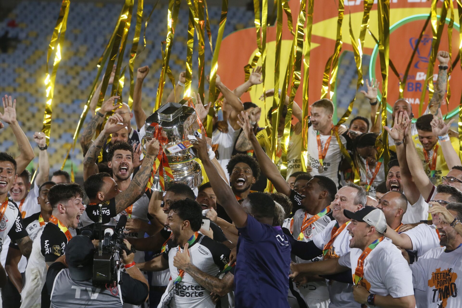 Maracanã lotado e decisão eletrizante: o reencontro do futebol brasileiro com a emoção da Copa do Brasil – imagem do artigo
