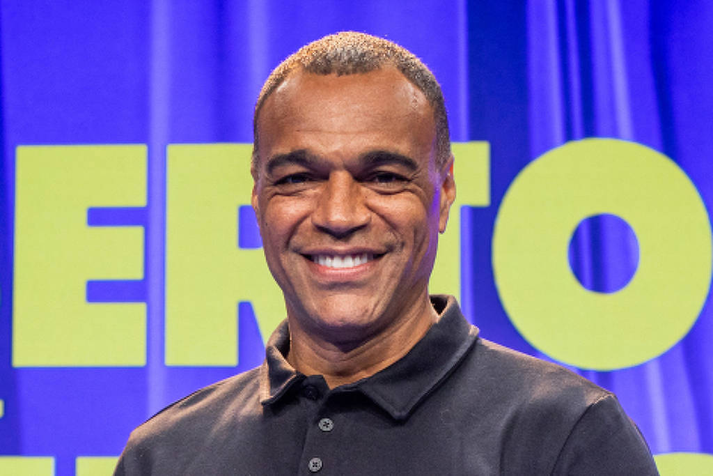 Denílson realiza sonho e estreia como apresentador na Globo em 2026 – imagem do artigo