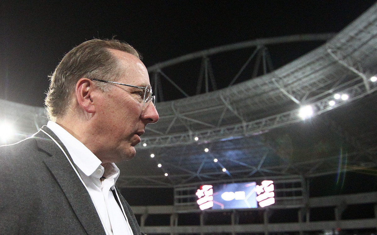 John Textor lidera busca por novo técnico no Botafogo após saída de Ancelotti – imagem do artigo
