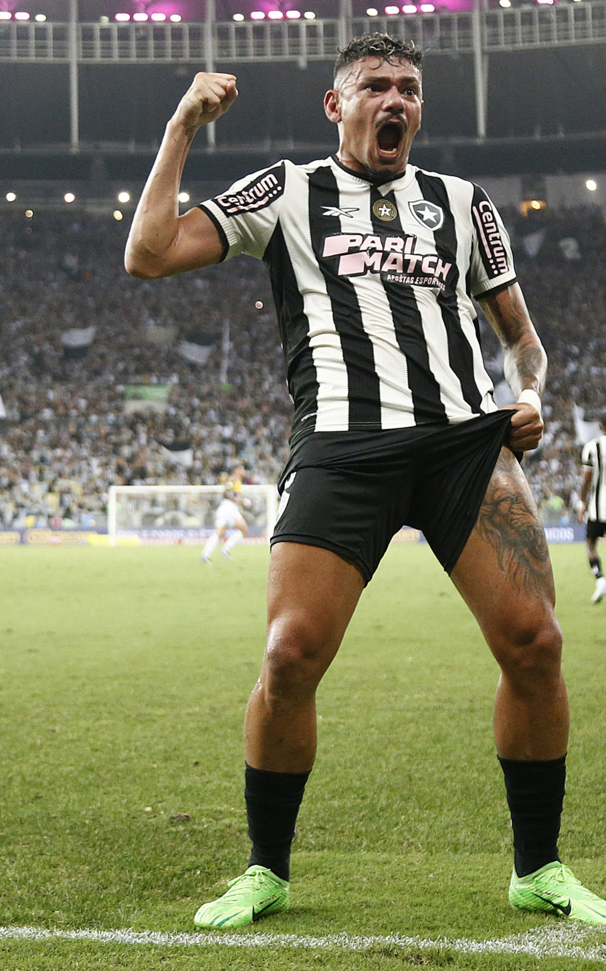 Tiquinho Soares no Radar: Santos e Fluminense Querem o Atacante para 2025 – imagem do artigo