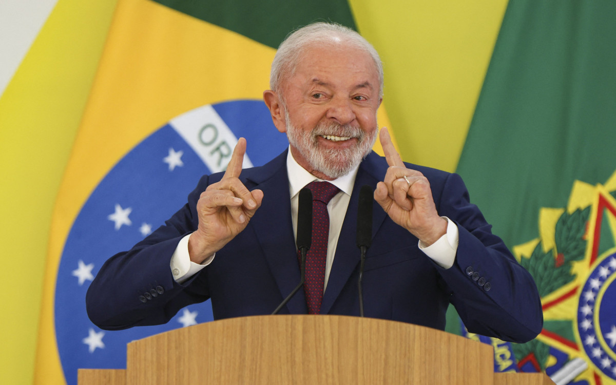 Lula rebate Zezé Di Camargo após críticas às filhas de Silvio Santos: “Cretinice”