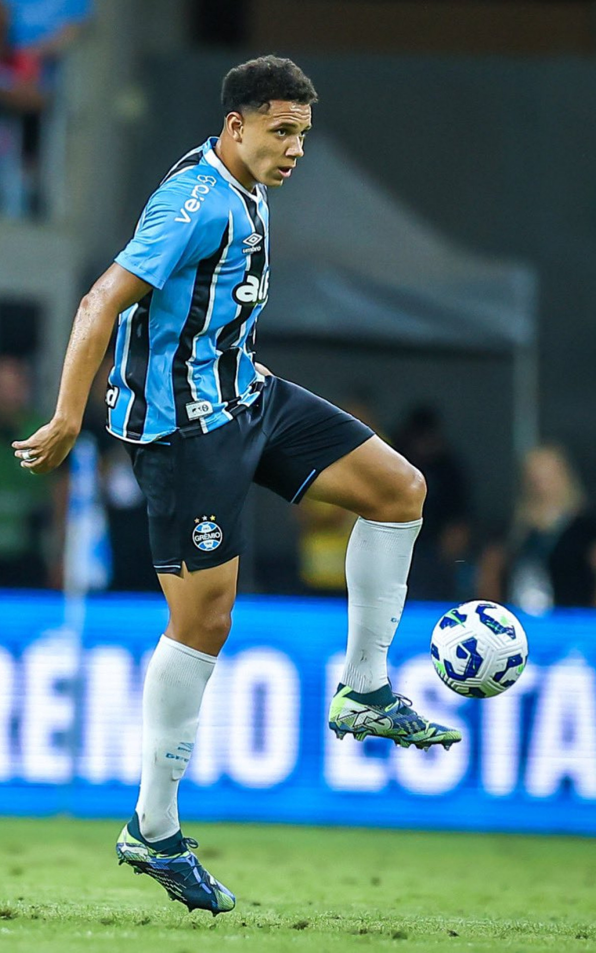 Botafogo tenta Viery, mas Grêmio diz não a proposta de empréstimo – imagem do artigo