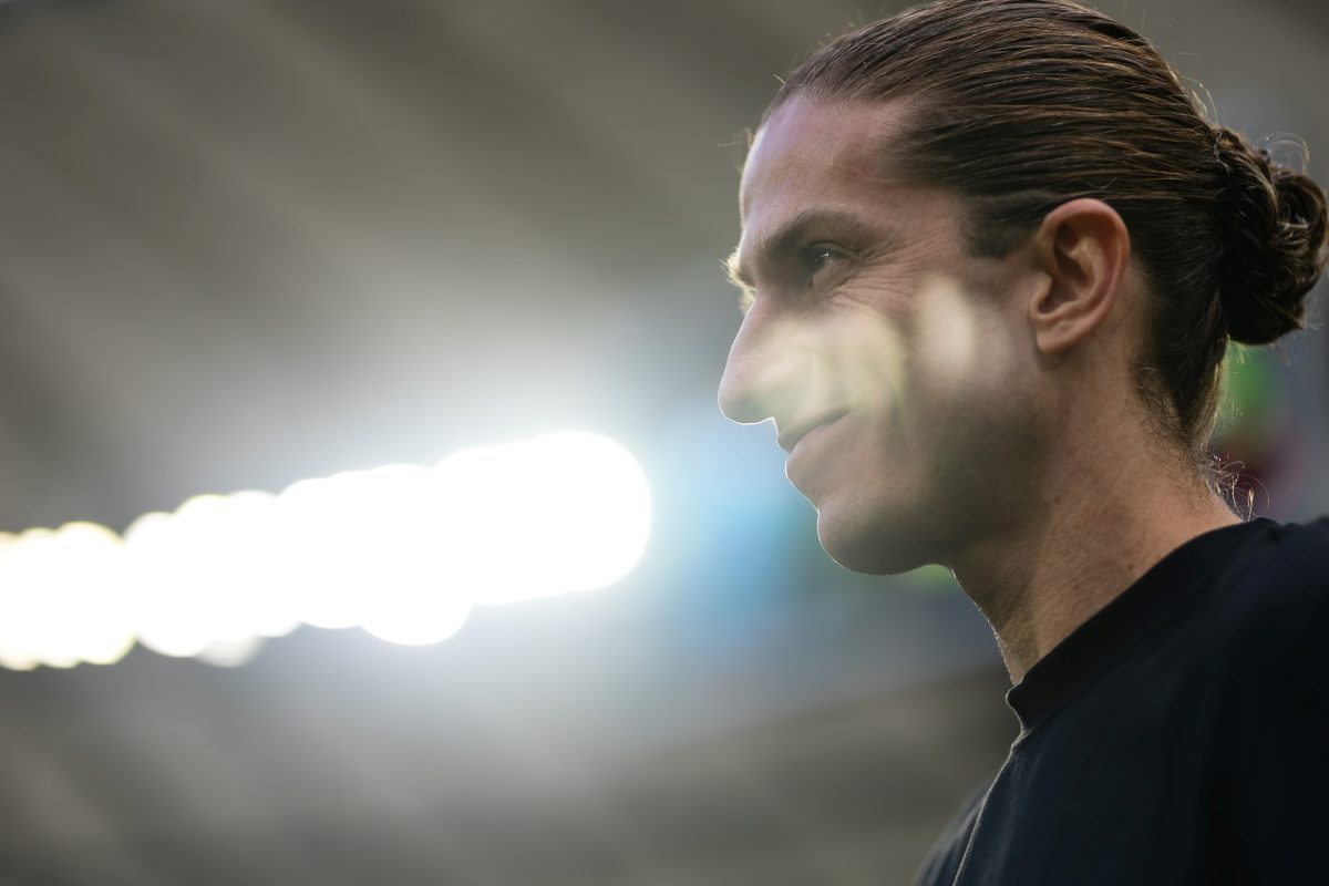 Filipe Luís renova com o Flamengo até 2027 após sequência histórica de títulos