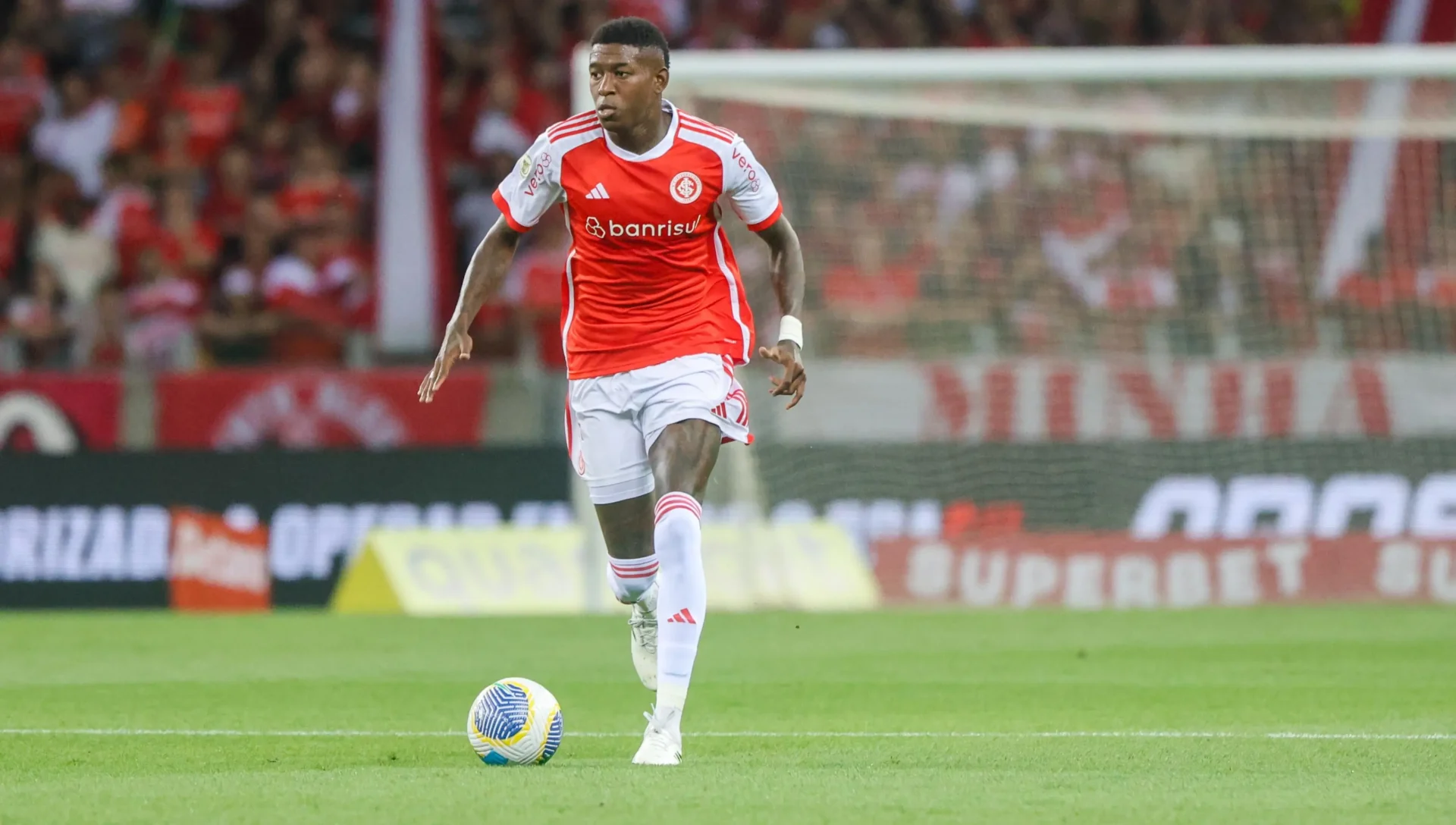 Mercado da Bola agita o futebol brasileiro com negociações surpreendentes