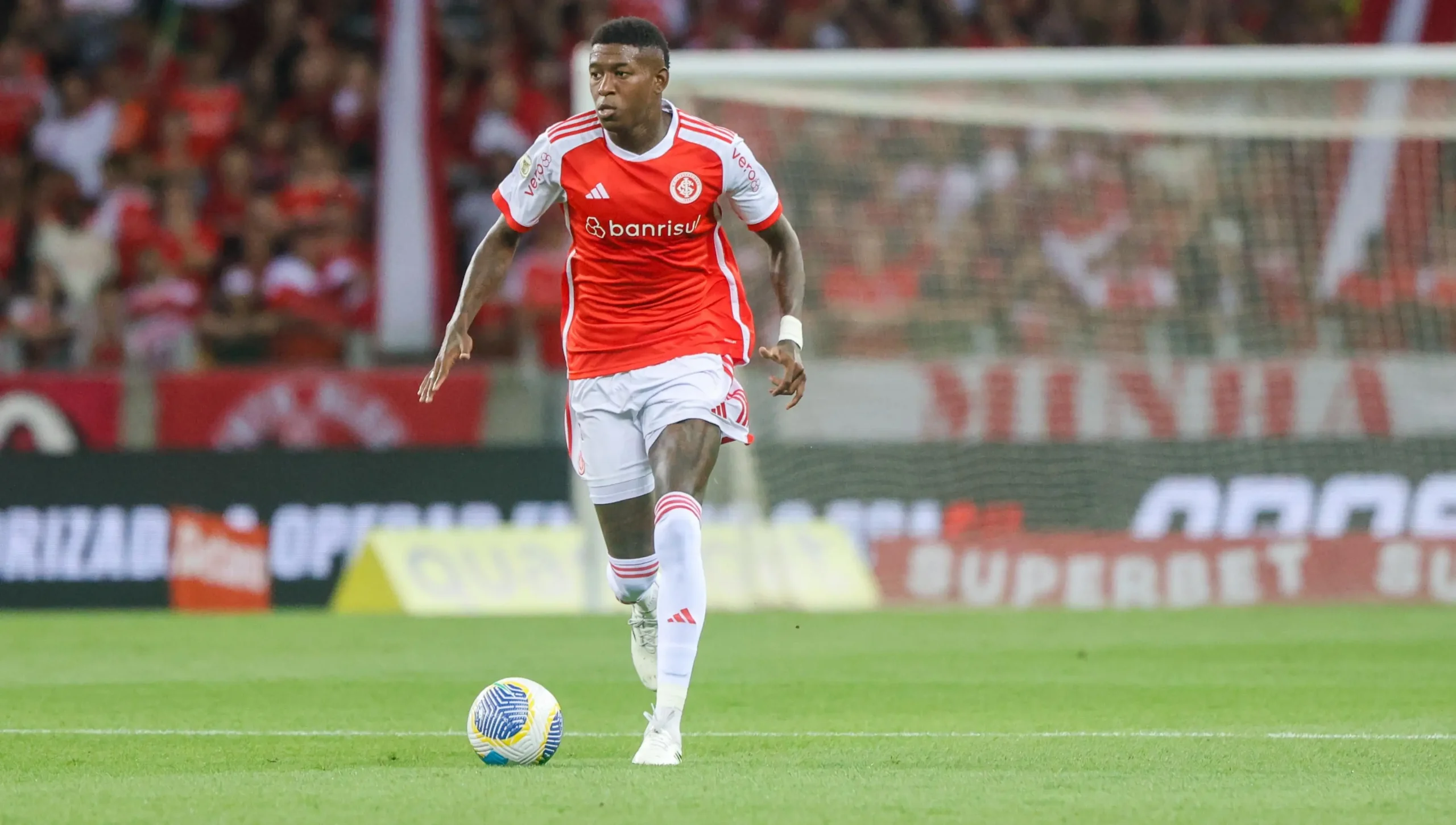 Mercado da Bola agita o futebol brasileiro com negociações surpreendentes