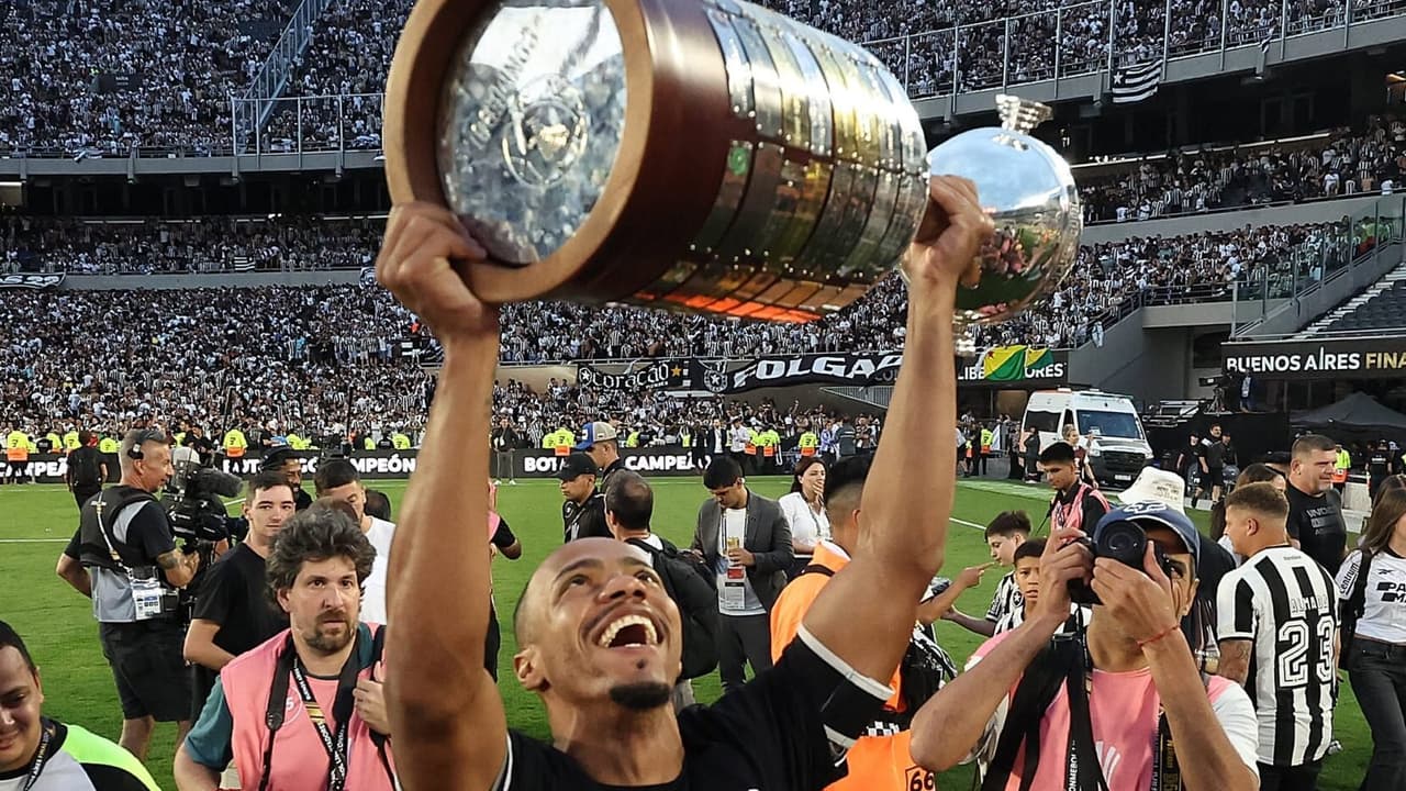 Fluminense tenta contratar Marlon Freitas, mas Palmeiras entra na disputa e complica negócio