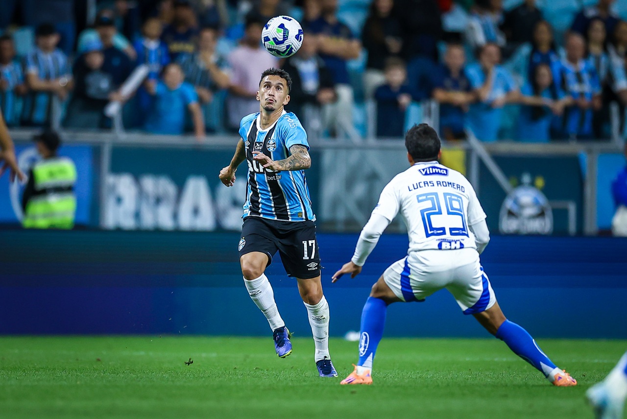 Dodi brilha no Grêmio e encerra 2025 como o jogador mais presente em campo