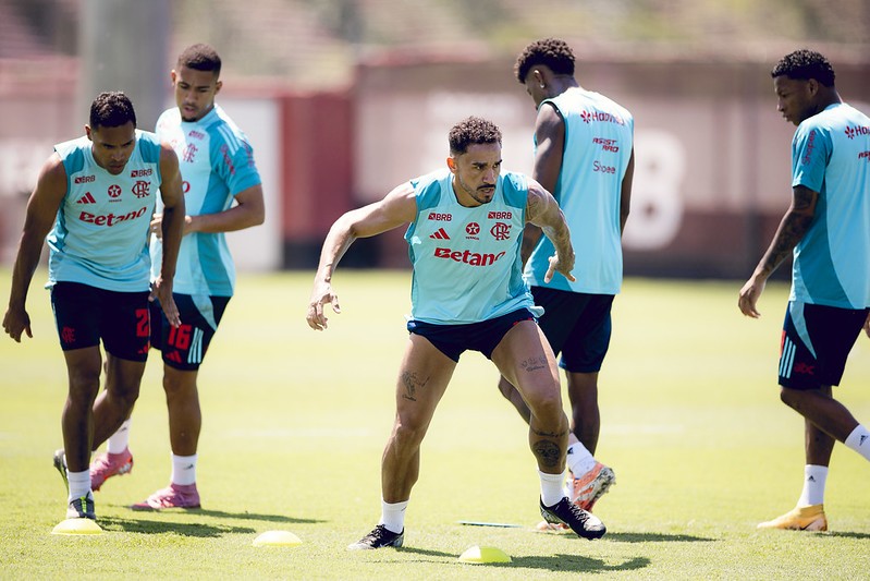 Flamengo confirma renovação de Filipe Luís e define início da pré-temporada