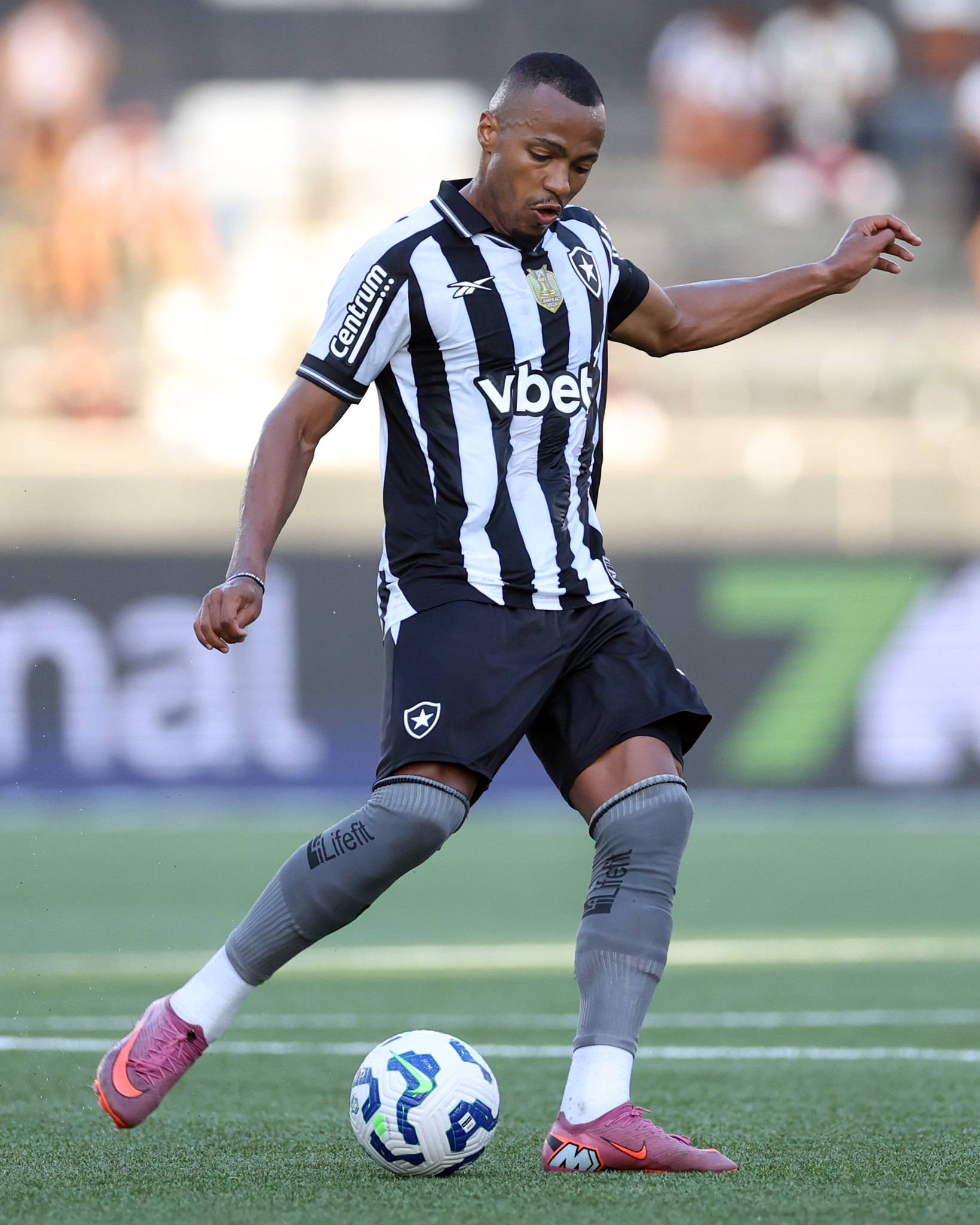 Palmeiras mira volante Marlon Freitas em busca de reforço para 2026