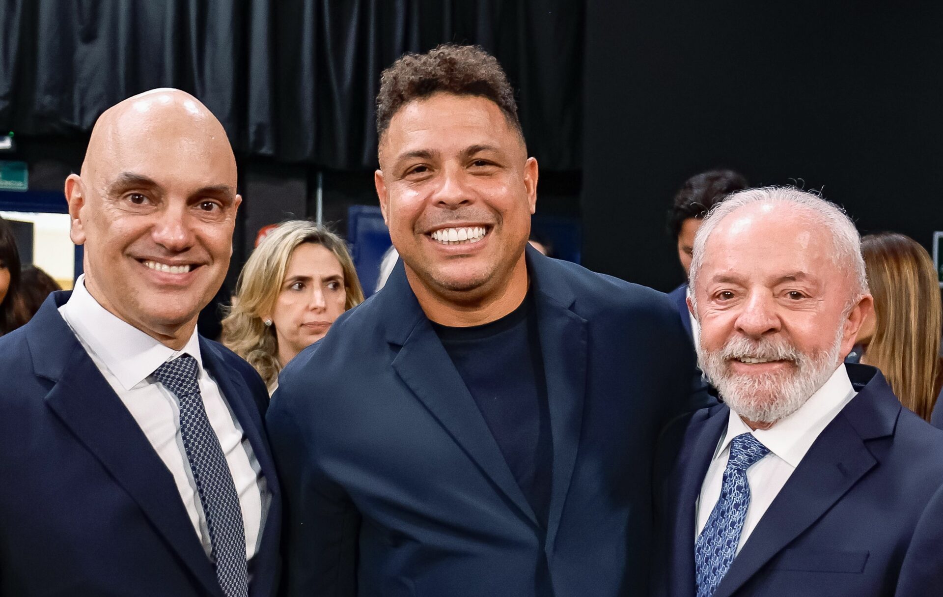 Lula e Ronaldo Fenômeno: Encontro Amistoso e Conversas sobre Futebol em São Paulo – imagem do artigo