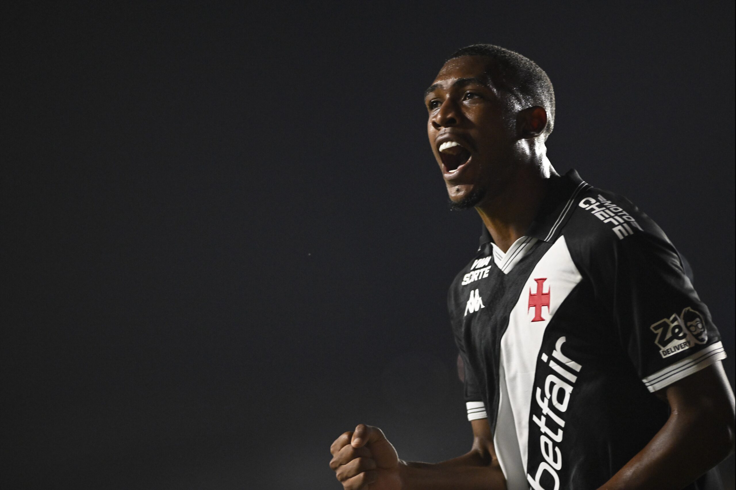 Vasco fecha Brasileirão 2025 em 14º lugar após temporada cheia de desafios