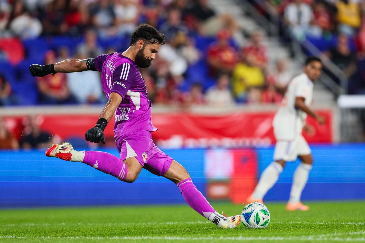 Torcida do São Paulo recebe goleiro Carlos Coronel com festa nas redes sociais