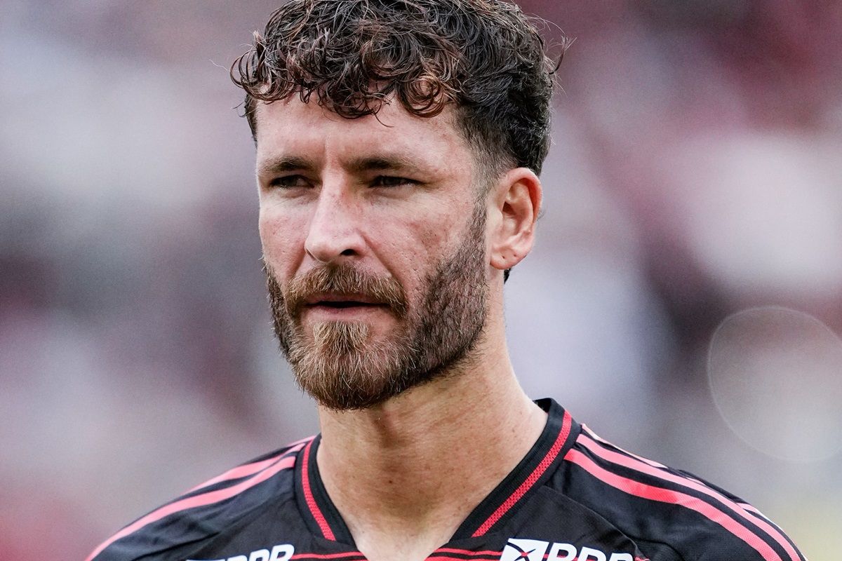 Festa da Libertadores do Flamengo: Léo Pereira e Flávia Saraiva em Destaque – imagem do artigo