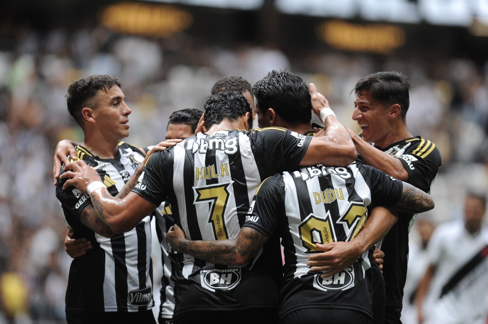 Atlético-MG encerra 2025 com goleada histórica sobre Vasco na Arena MRV