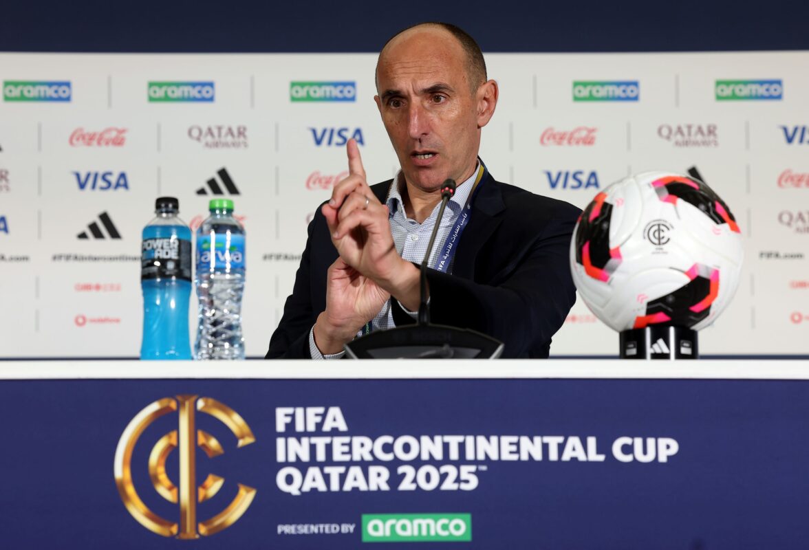Treinador do Pyramids se revolta em coletiva após derrota para o Flamengo – imagem do artigo