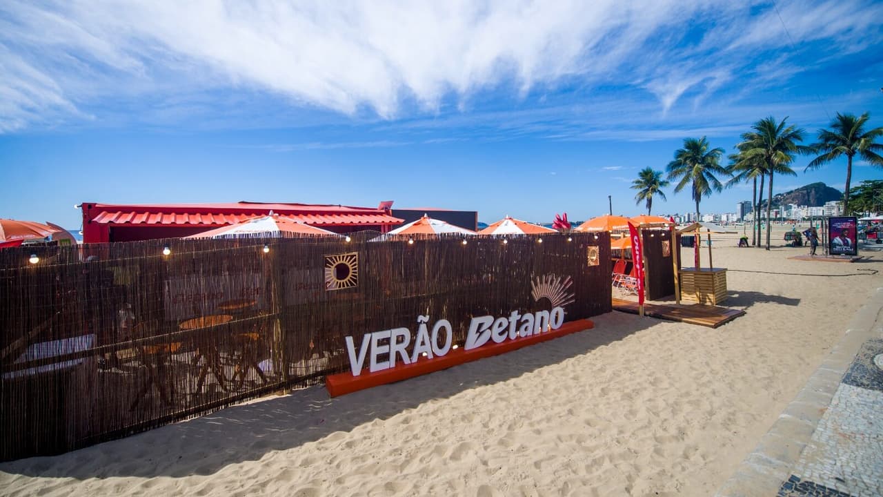 Betano Leva Experiência do Futebol à Praia de Copacabana