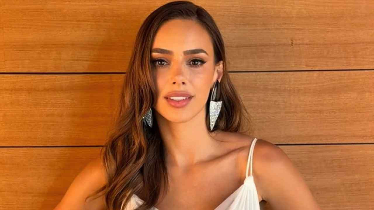 Bruna Biancardi brilha no beach tennis e comemora título com a filha de 2 anos