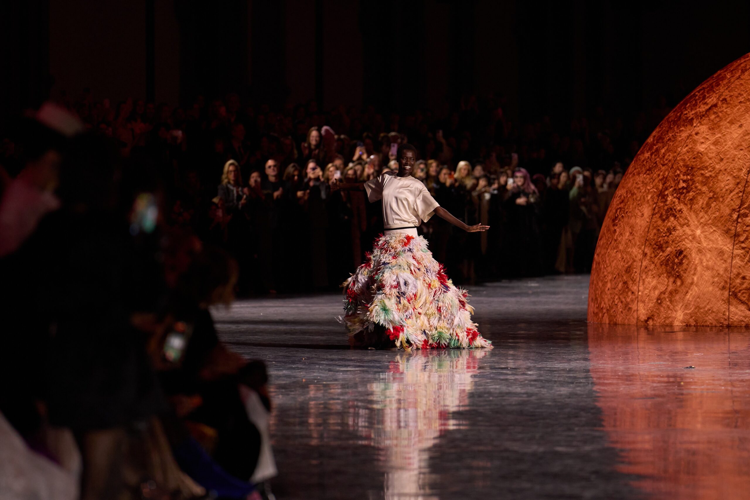 Jonathan Anderson e o futuro do icônico casaco Bar da Dior: o que esperar?